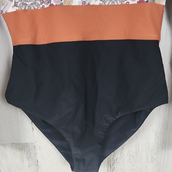 Rusty Black Rust Free Soul Long Sleeve One Piece Swimwear Swimsuit Size 12 NEW - Picture 3 of 9
